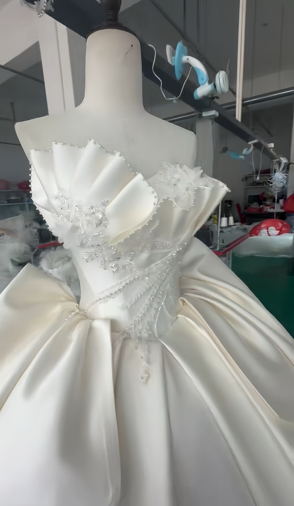 新着商品！見逃さないで！ウェディングドレス トレーン サテン サイズ  