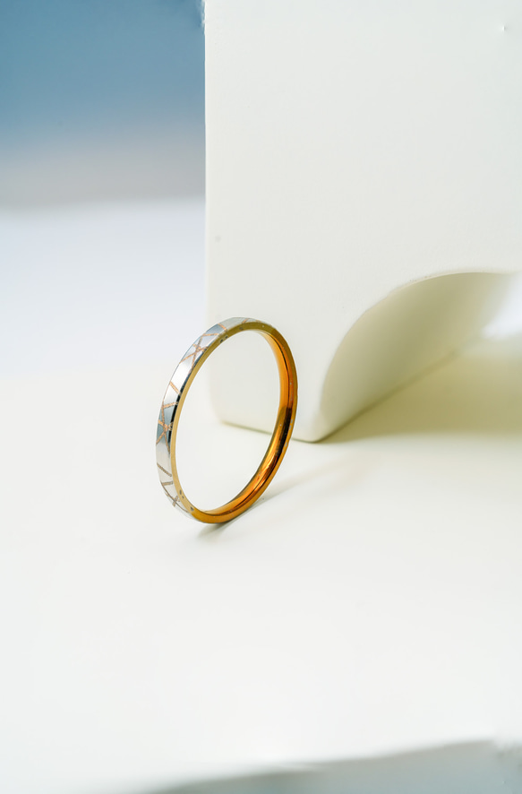 【「双秋の輪（Autumn Split）：チタンが映す鎌倉の秋」Titanium Ring】 1枚目の画像