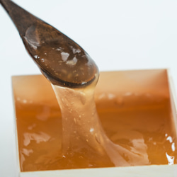 職人が丁寧に作ったやさしい甘さのとろ～りわらび餅　 4枚目の画像