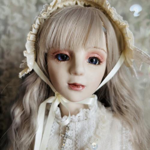 創作球体関節ビスクドール人形 金色の髪の白いアンティーク調ロング