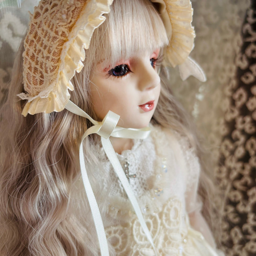 創作球体関節ビスクドール人形 金色の髪の白いアンティーク調ロング