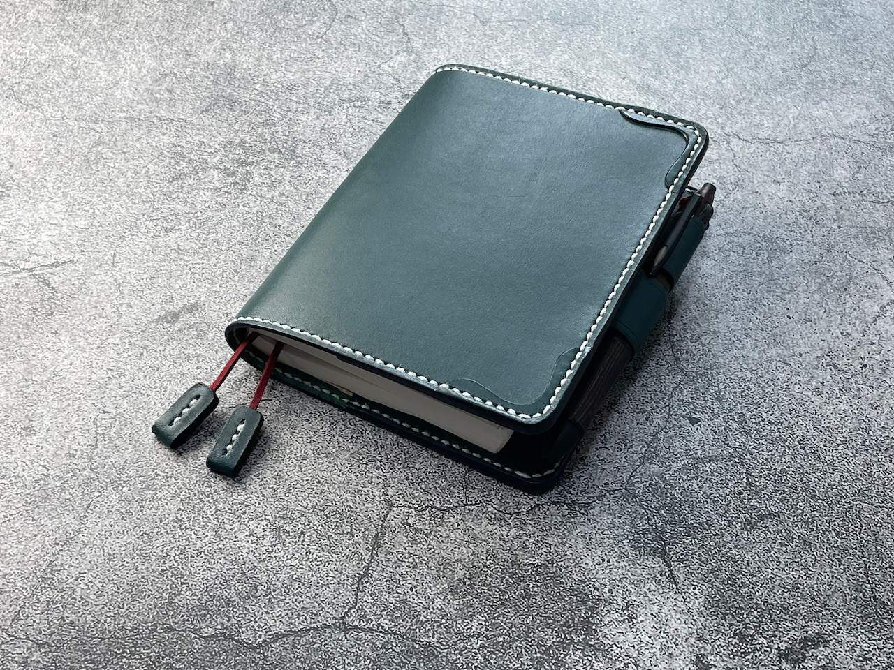 【手縫】マイブック (新潮文庫）用ブルーグリーン本革カバー２本しおり付き（バタフライストッパー）