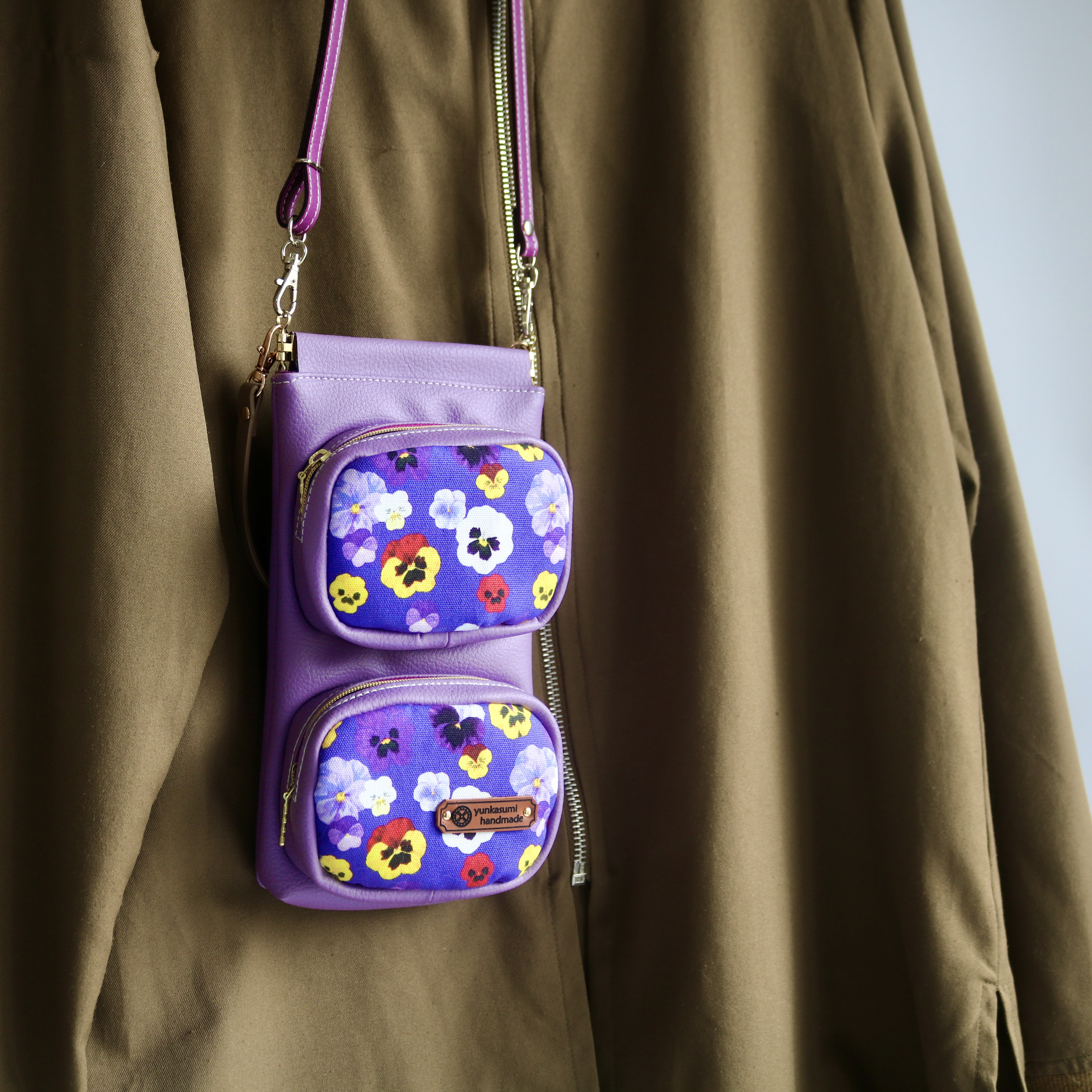小物が整理できるコロンとポケット　スマホポシェット　パンジー