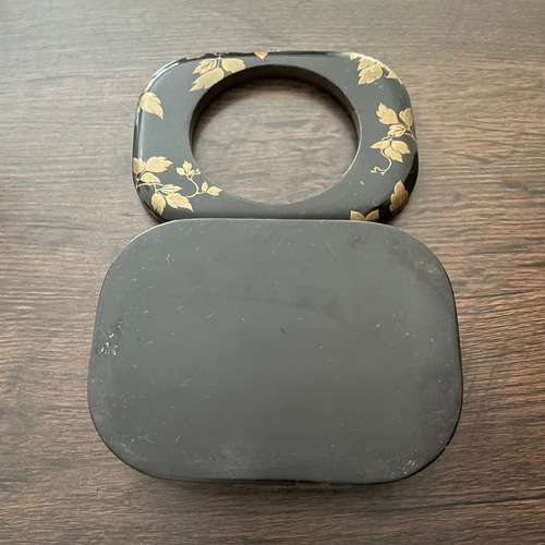 江戸時代・本金蒔絵】盃台 漆黒×金×銀蒔絵 おちょこ・ぐい呑み・徳利