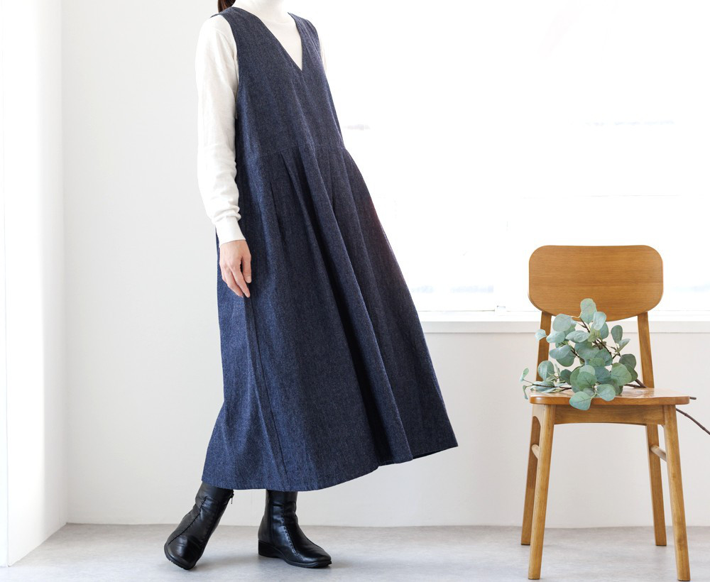 オールシーズンOK/柔らかデニムのVネックワンピース・タック