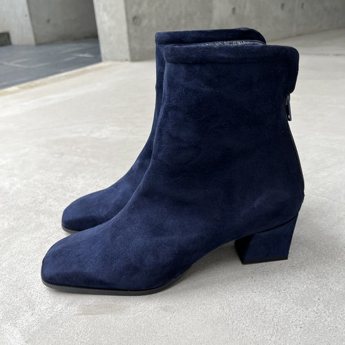 SALE】シルエットにこだわった スクエアトゥ ショートブーツ（ネイビー