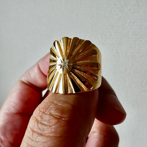 仁尾彫金『一つ星ダイヤ、k18、最大幅2.1cm太陽の平打ちリング  