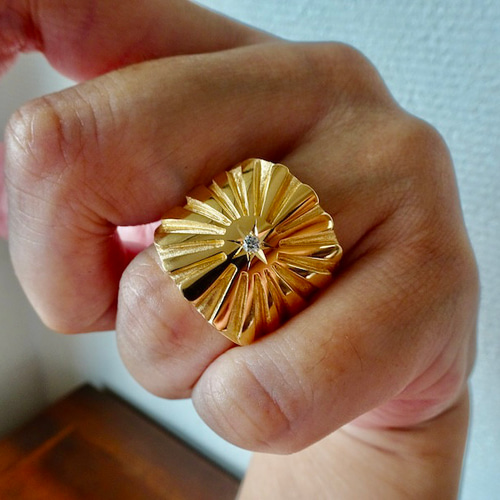 仁尾彫金『一つ星ダイヤ、k18、最大幅2.1cm太陽の平打ちリング  