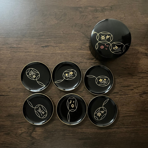 新品.未使用品☆象彦☆久美皿　象の音楽隊　6枚小皿　漆皿.ケース 象彦 久美皿 | 古美術 希 のぞみ 美術・デザイン事務所 Japanese