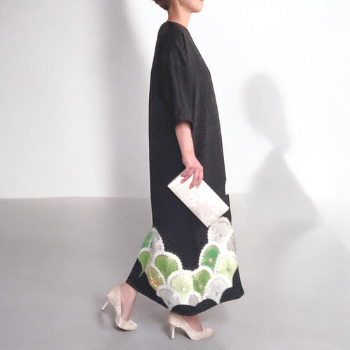 黒留袖リメイクの豪華刺繍ワンピース，着物リメイク，ロング – 上質  