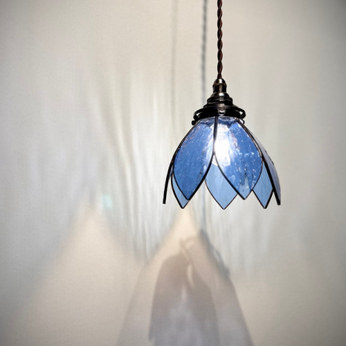 フラワーライト　ステンドグラス　ランプ　卓上ランプ　ガラスランプ　水色 フラワーライト ステンドグラス ランプ 卓上ランプ ガラスランプ