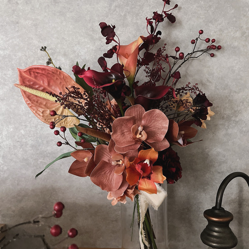 Brown胡蝶蘭＆カラーのアンスリウム入りブーケ ◻︎アーティ