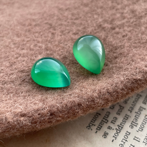 グリーンに魅せられて】14kgfグリーンオニキスペアシェイプピアス