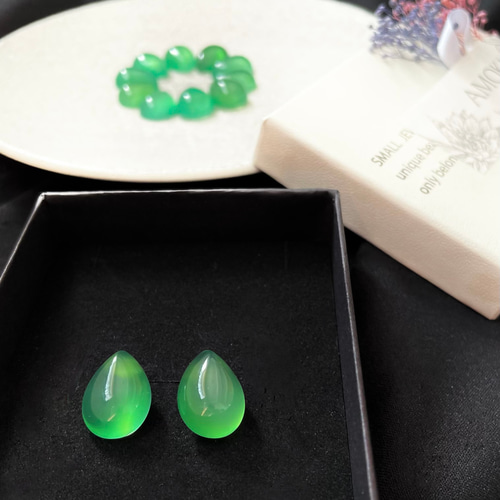 グリーンに魅せられて】14kgfグリーンオニキスペアシェイプピアス
