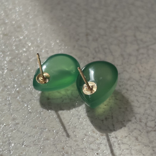 グリーンに魅せられて】14kgfグリーンオニキスペアシェイプピアス