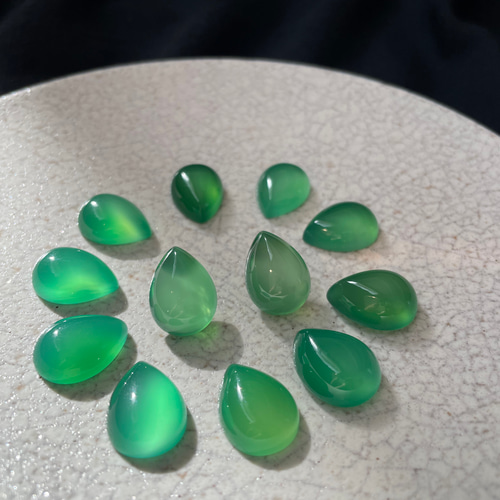 グリーンに魅せられて】14kgfグリーンオニキスペアシェイプピアス