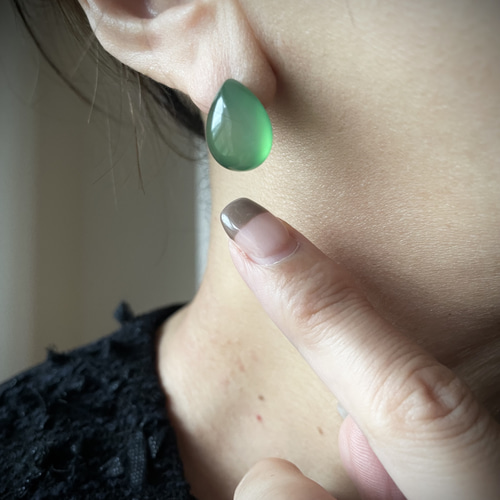 グリーンに魅せられて】14kgfグリーンオニキスペアシェイプピアス