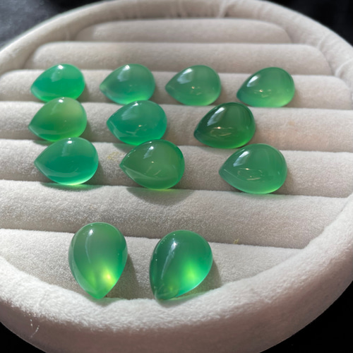 グリーンに魅せられて】14kgfグリーンオニキスペアシェイプピアス