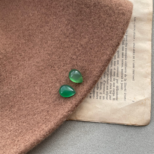 グリーンに魅せられて】14kgfグリーンオニキスペアシェイプピアス