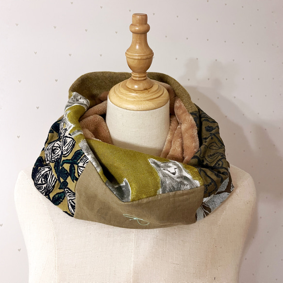 ミナペルホネン　マスタードカーキ系パッチ　ボリュームスヌード　もこもこスヌード　フワフワボア　冬支度 1枚目の画像