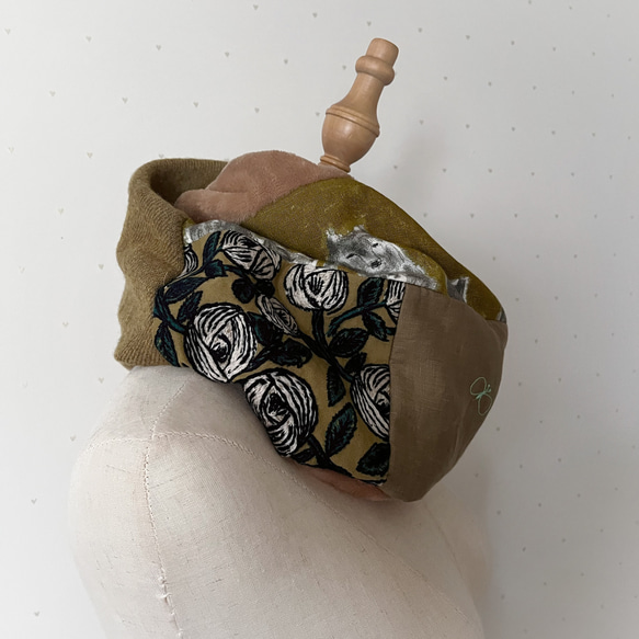 ミナペルホネン　マスタードカーキ系パッチ　ボリュームスヌード　もこもこスヌード　フワフワボア　冬支度 9枚目の画像