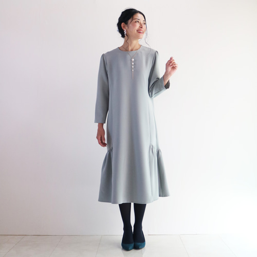 春秋【ブルーグレー】くすみカラークラシカルサイドフリルワンピース  