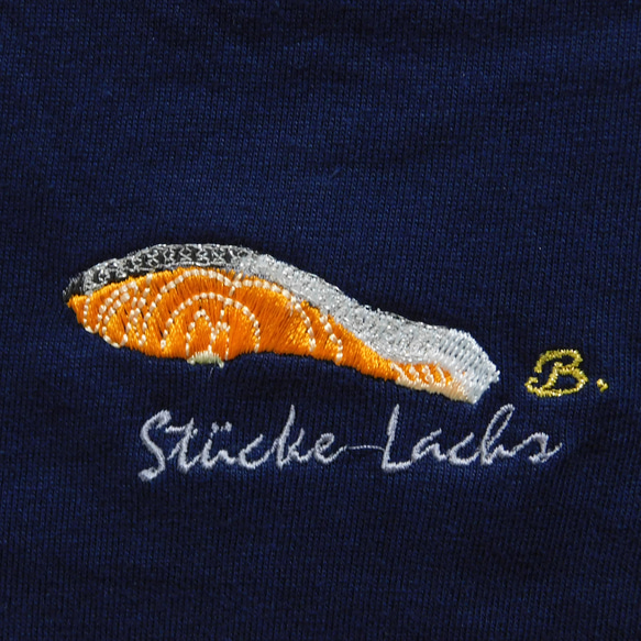鮭の切り身の刺繍入りオリジナルTシャツ 6.2オンス 男女兼用 Tシャツ