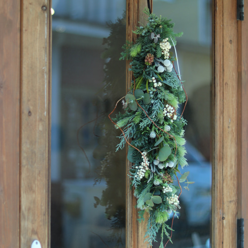 クリスマス2025 縦型スワッグ クリスマス スワッグ お花とアクセサリー