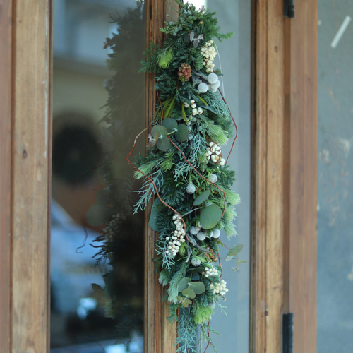 クリスマス2025 縦型スワッグ クリスマス スワッグ お花とアクセサリー