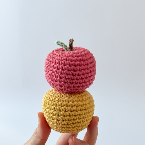 定番♡かじりたくなるりんご、梨ラトル／編み物 かぎ針編み あみぐるみ  