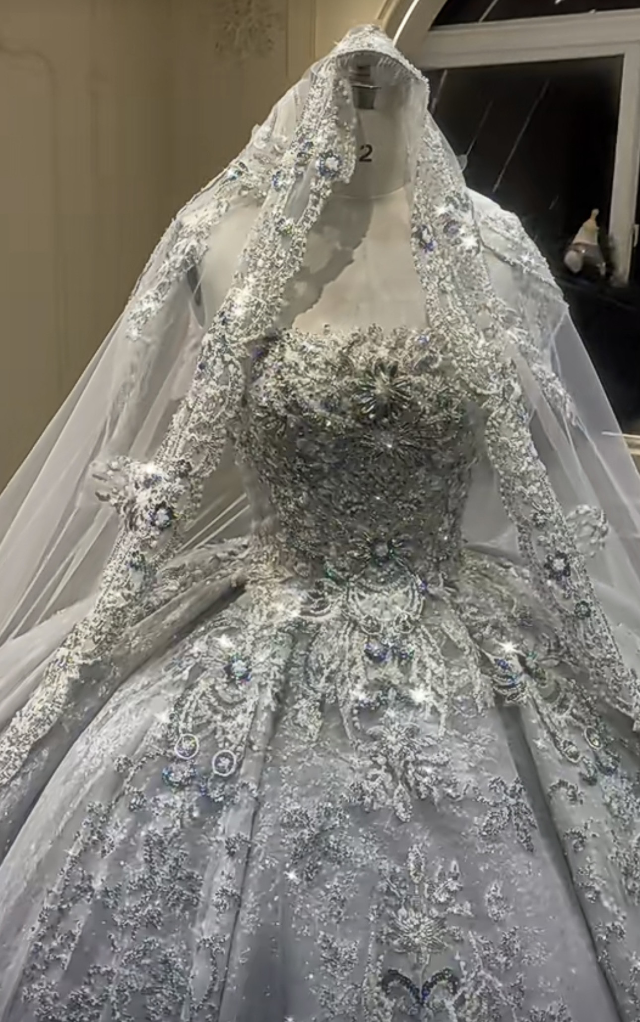 普通のサイズの発送は通常7日以内（土日祝日を除く）に対応させて頂いております（土日祝日を除く）。オーダーサイズは2-4週