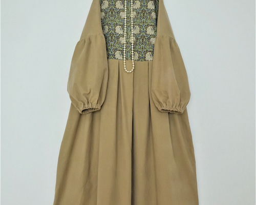 ウィリアムモリス生地、ブルーアネモネ柄七分袖ワンピース、ハンドメイド ウィリアムモリス【いちご泥棒】オフショルダーぽわん七分袖