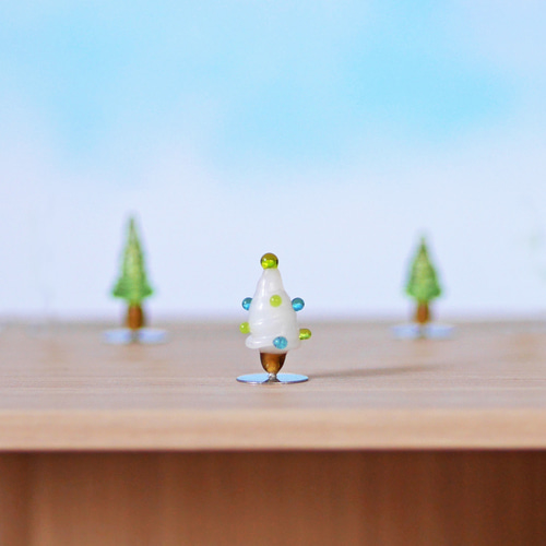 小さな ガラス細工のクリスマスツリー（白1個・黄緑2個）＆ 飾れる