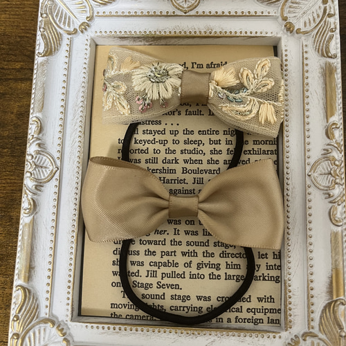 【mamerin ♪様】インド刺繍リボンのヘアゴム2個セット　ブルー&ゴールド インド刺繍リボン2個セット ヘアゴム M's shop 〜hokkori〜 通販