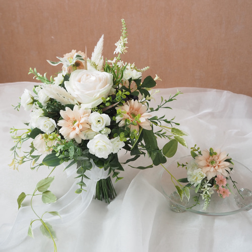 個性それぞれお気に入りのブーケ、ブートニア｜フォトウェディング