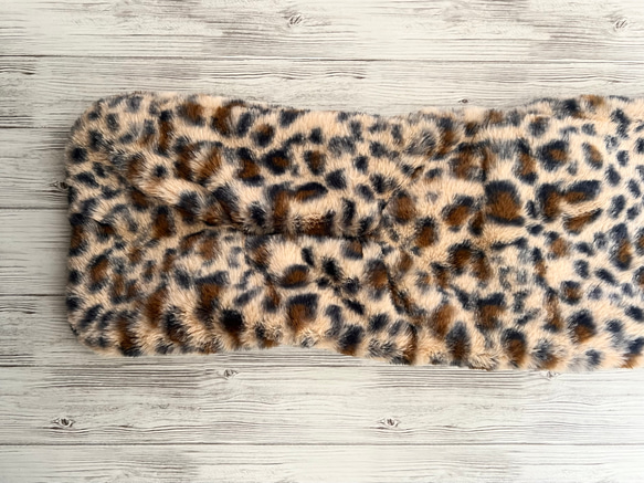 ブラウン豹柄　ボアマフラー　ハンドメイド　ふわもこ　akaneko ボア　猫　ストール　アニマルボア 8枚目の画像