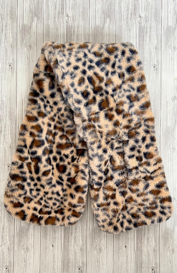 ブラウン豹柄　ボアマフラー　ハンドメイド　ふわもこ　akaneko ボア　猫　ストール　アニマルボア 6枚目の画像