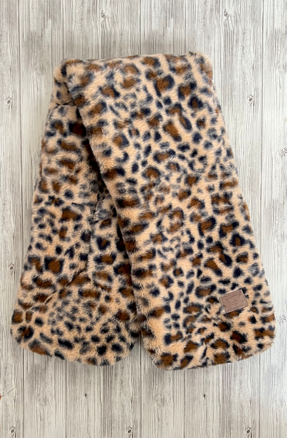 ブラウン豹柄　ボアマフラー　ハンドメイド　ふわもこ　akaneko ボア　猫　ストール　アニマルボア 4枚目の画像