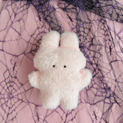 値下げ】ちびデビルくん。 うさぎ 手のひらサイズのぬいぐるみ②