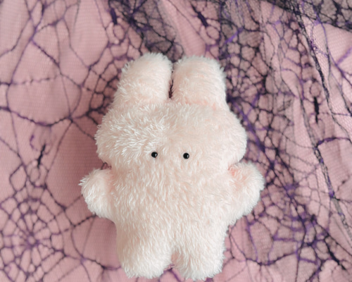 ちびデビルくん。 うさぎ 手のひらサイズのぬいぐるみ②