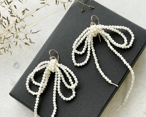 リボンピアス マザーオブパール ギフト プレゼント ブライダル 結婚式