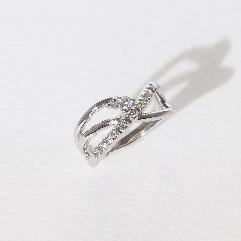 k10 アシンメトリークロス リング ダイヤモンド 0.12ct 指輪 ピンキーリング