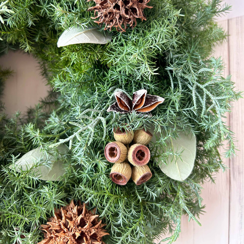 30cm 針葉樹と茶系実のクリスマスシンプルフレッシュリース