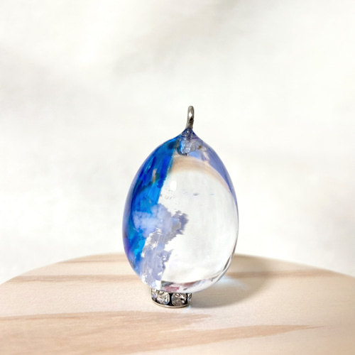 幻想的な空　雲レジンネックレス まなむ | 空海のネックレスバージョンを制作してみました🌊 約