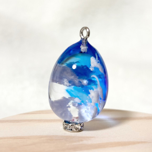 月の静けさ】 空レジン ネックレス 雲レジン 空 青空 月 大人