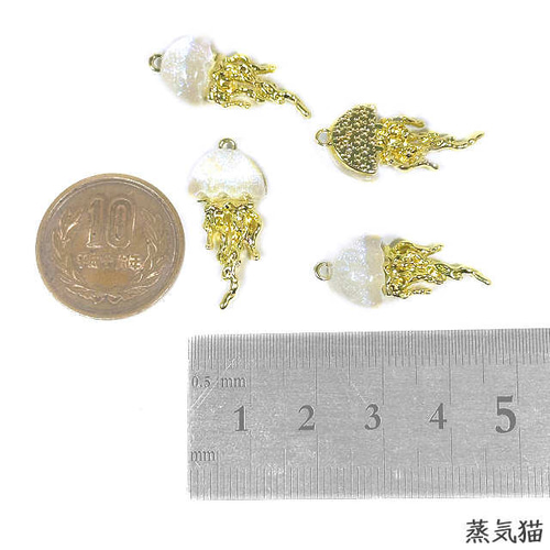 幻想】くらげチャーム ゴールド 4個【海夏 海月ピアス イヤリング 手芸
