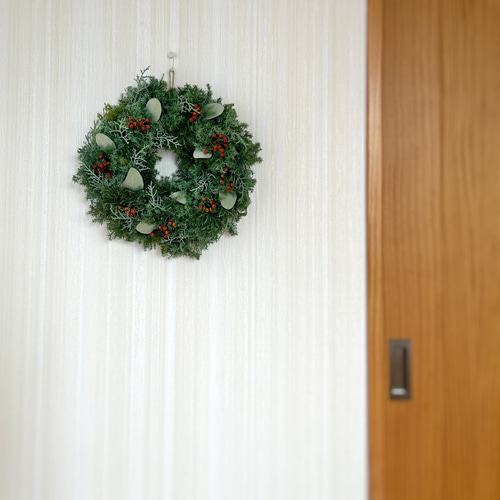 針葉樹と赤い実のクリスマスリース 新品】 ナチュラルドライフラワー 針葉樹と赤い実のクリスマスリース