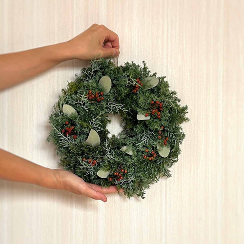 針葉樹と赤い実のクリスマスリース 30cm 針葉樹と冬の赤い実のクリスマスシンプルフレッシュリース
