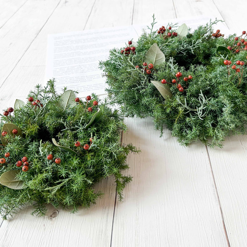 針葉樹と赤い実のクリスマスリース 30cm 針葉樹と冬の赤い実のクリスマスシンプルフレッシュリース