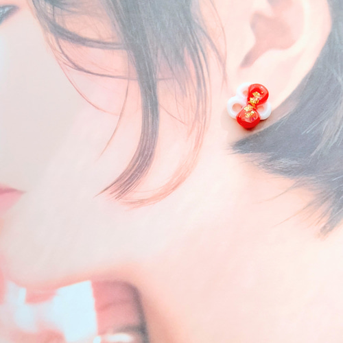 はぴ★様order♡ 赤丸イヤリング込み　NO.100 輪っかの花びら〜『和風/赤』 丸いお花 選べるピアス/イヤリング 浴衣